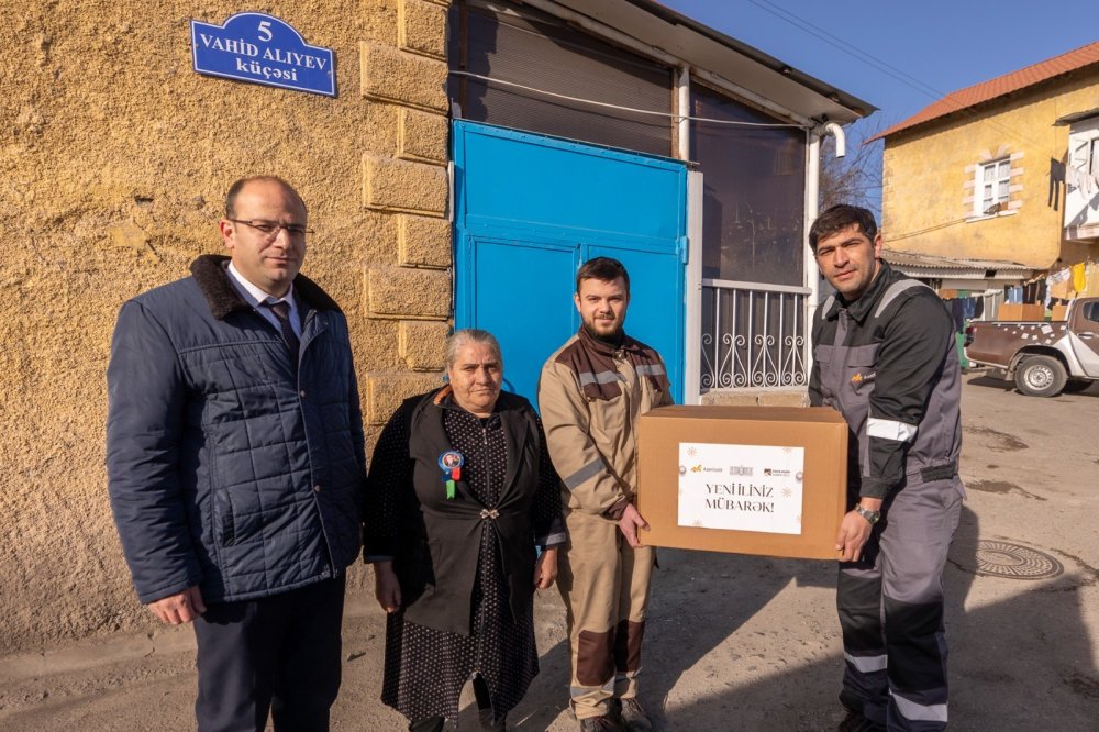 Daskesende sehid ailelerine bayram sovqatlari teqdim edilib- FOTOLAR