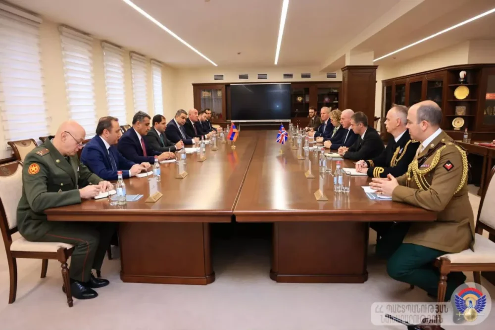 Britaniyanin mudafie uzre dovlet naziri Azerbaycana seferinden sonra Ermenistana gedib