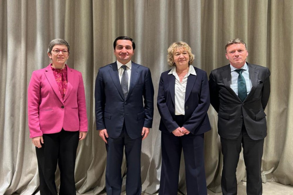 Hikmet Haciyev Beniluks olkeleri XIN-lerinin siyasi direktorlari ile gorusub