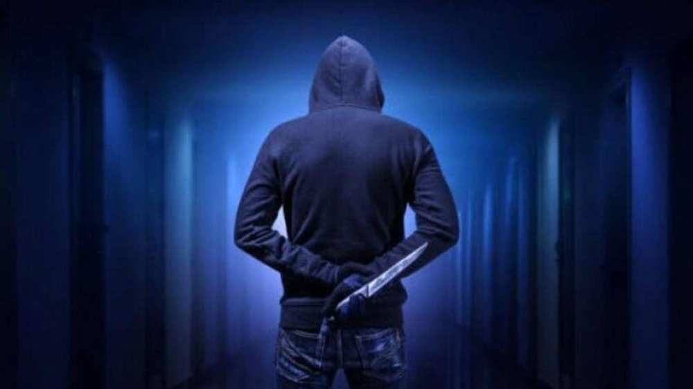 Namaz vaxti qiz ustunde dava edenlere hokm oxundu&nbsp;