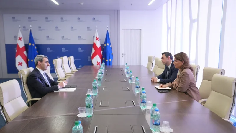 Tbiliside BTQ demir yolunun tehvil-teslimi uzre yekun aktin imzalanmasi muzakire olundu