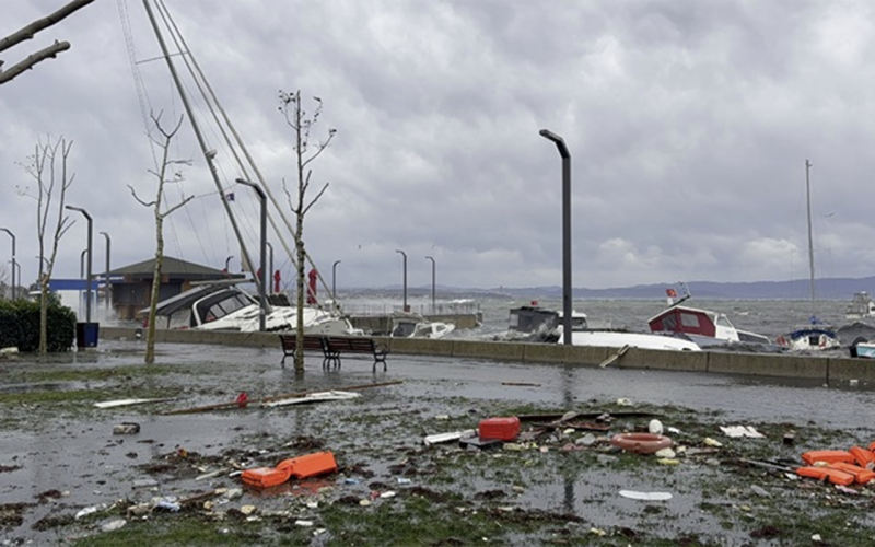 Istanbulda siddetli firtina, qayiqlar batdi - VIDEO