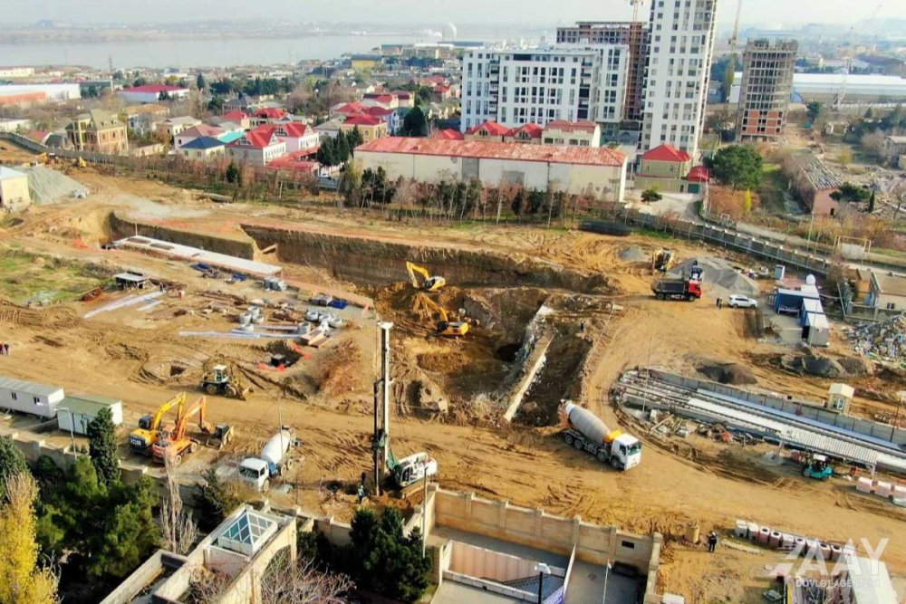 Bakida yeni avtomobil ve piyada tunellerinin tikintisine baslanilib