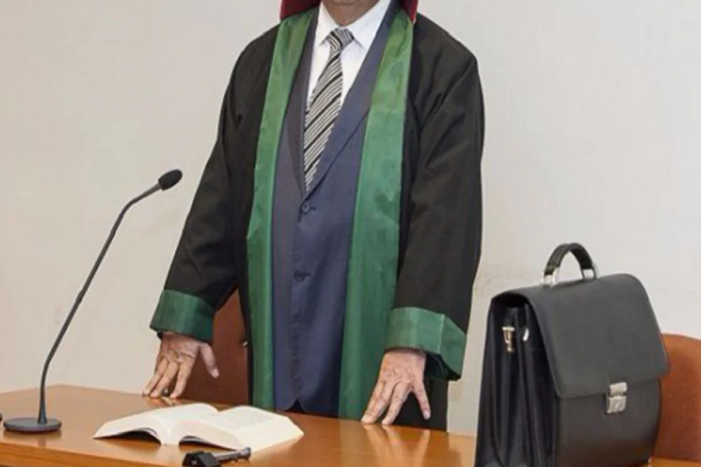 7 vekile intizam tenbehi tedbirleri tetbiq edilib