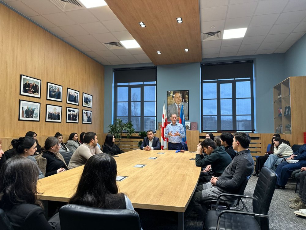 Tbiliside azerbaycanli genclerle maariflendirici gorus kecirilib