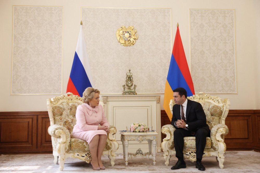 Ermenistan parlamentinin sedri gelen ay Rusiyaya sefer edecek