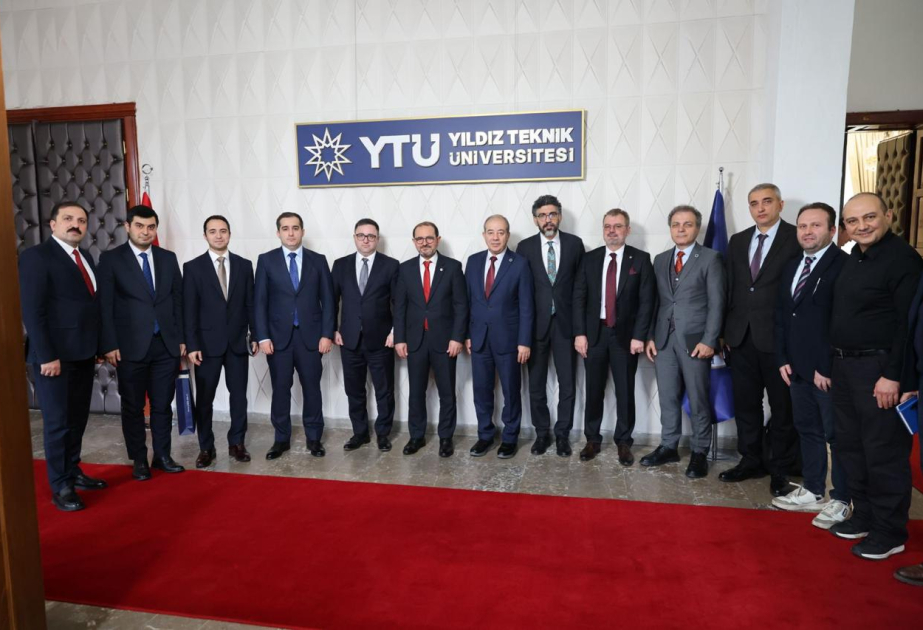 Turkiyenin ali tehsil muessiselerinin rehberleri ile mudafie senayesi sahesinde emekdasliq meseleleri muzakire edilib