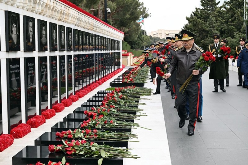 MN rehberliyi Sehidler xiyabanini ziyaret etdi - VIDEO