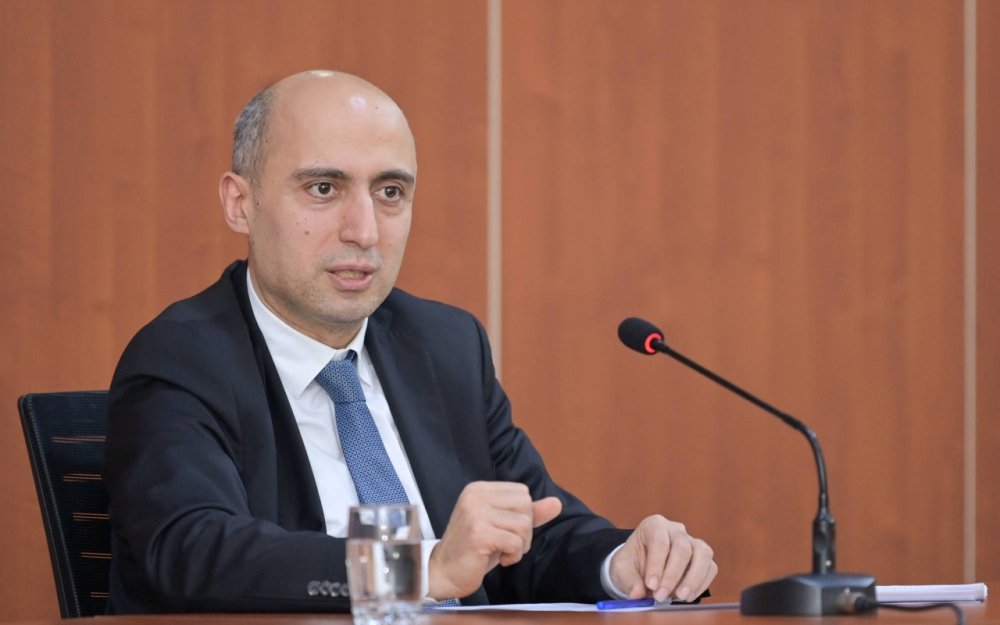 Emin Emrullayev bir qrup tehsil iscisi ile gorusdu&nbsp;