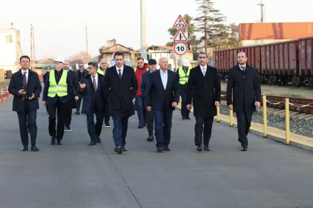 ADY ile Gurcustanin aparici logistika sirketi ve limanlari arasinda emekdasliq imkanlari muzakire edilib