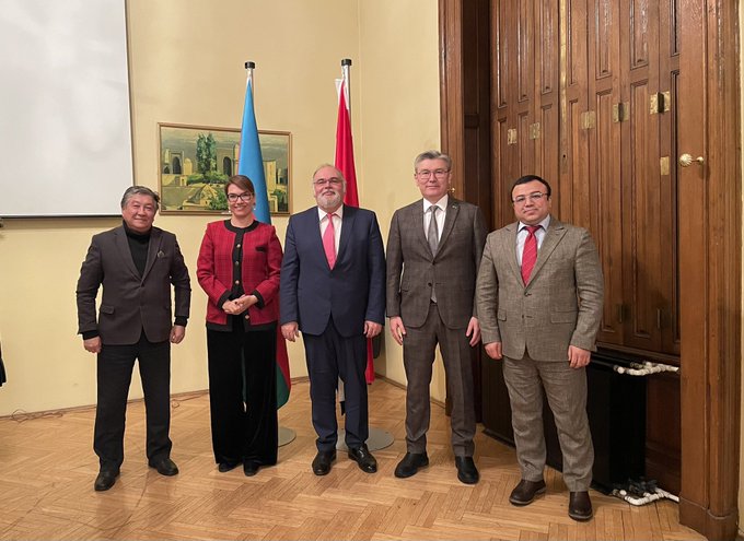 Budapestde Azerbaycanin TDT-ye sedrliyi cercivesinde prioritetleri muzakire edilib