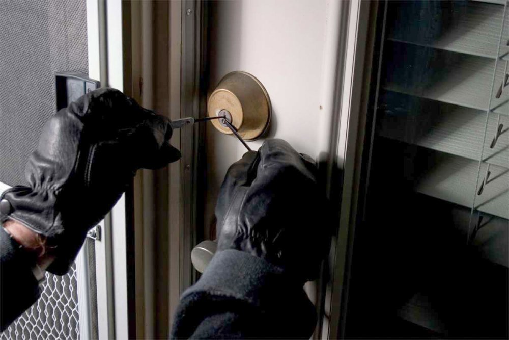 Gencede univermaqdan 21 min manatliq ogurluq edilib